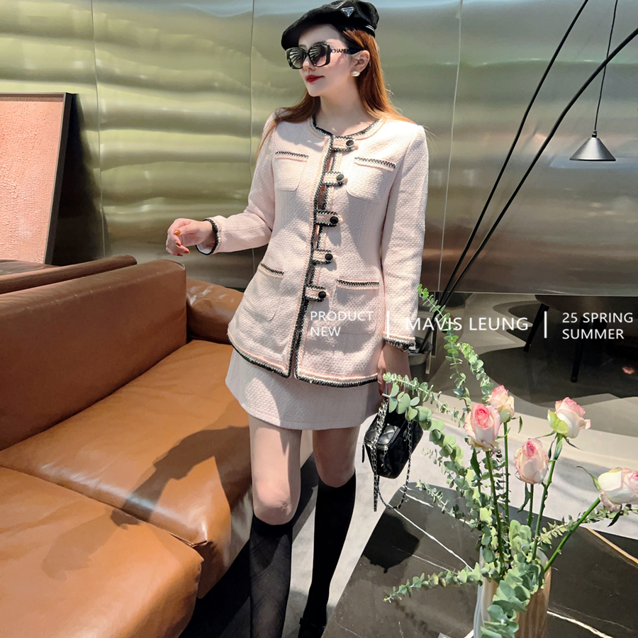 MAVIS LEUNG 巴黎小女人 淡淡的粉撞色边香式优雅粗花呢外套+半裙