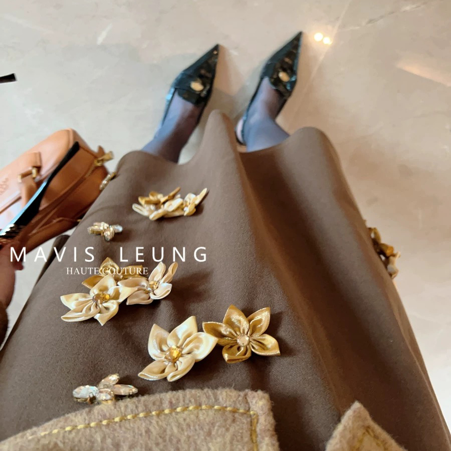 MAVIS LEUNG 柏林少女 M1U系立体花朵装饰陈皮拿铁色A字过膝半裙