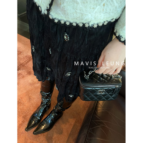 MAVIS LEUNG 行走的流量密码 做旧褶皱亮片点缀节节高升半身裙