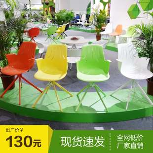 北欧单人休闲椅子F交叉腿靠背塑料椅外贸塑料座椅广州家博展外贸