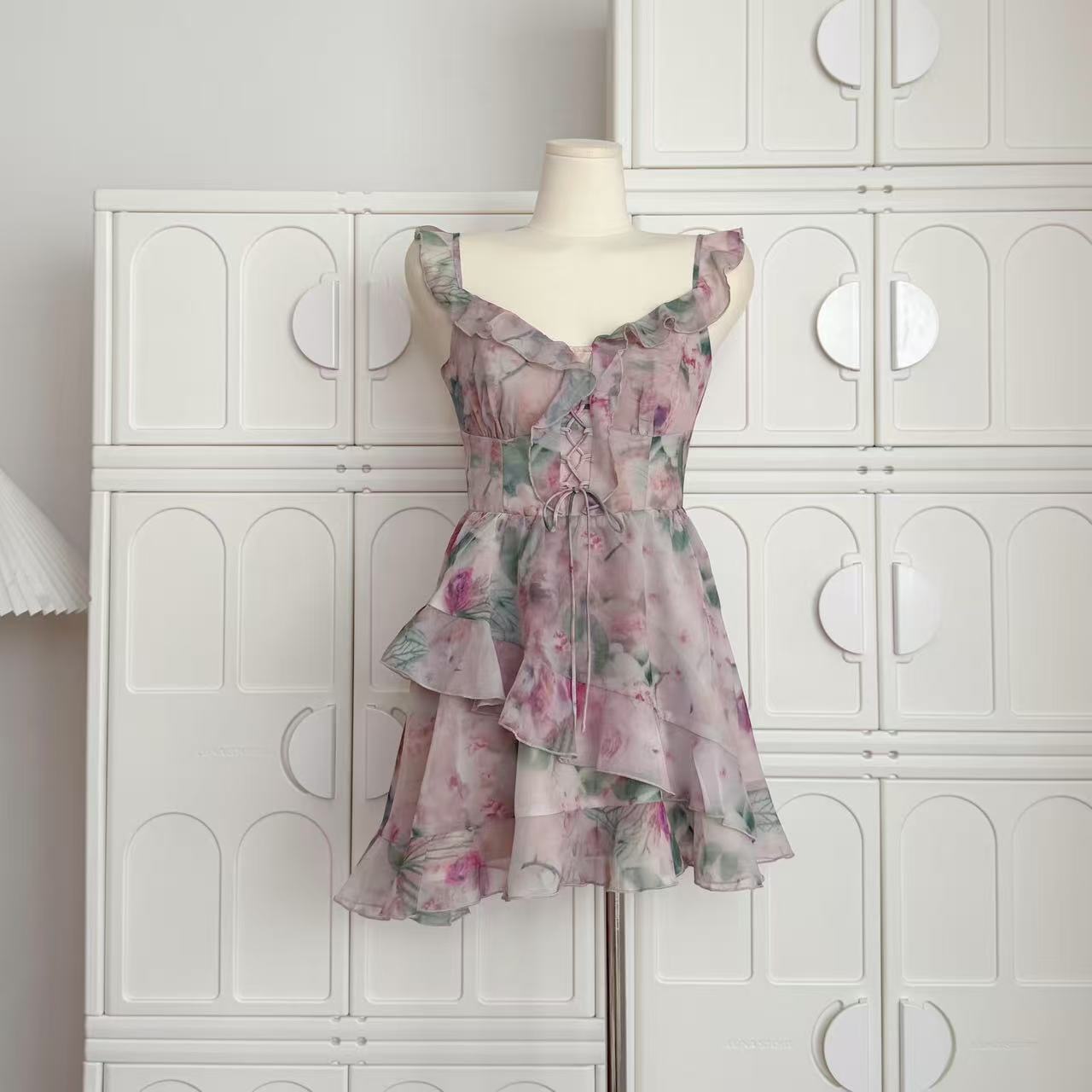 Chill巧儿花野迷踪碎花吊带连衣裙女荷叶边印花V领收腰短裙子