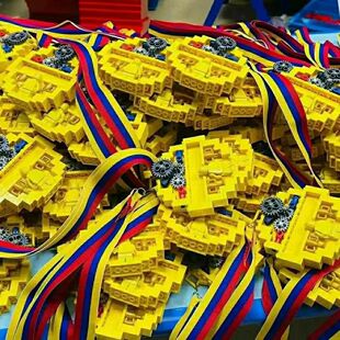 小颗粒积木奖牌奖杯机构幼儿园升班比赛全勤奖手工diy科技感礼物