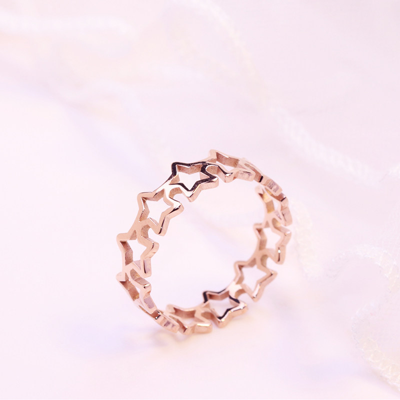 个性镂空五角星钛钢镀18K玫瑰金戒指简约戒食指戒尾戒时尚气质女