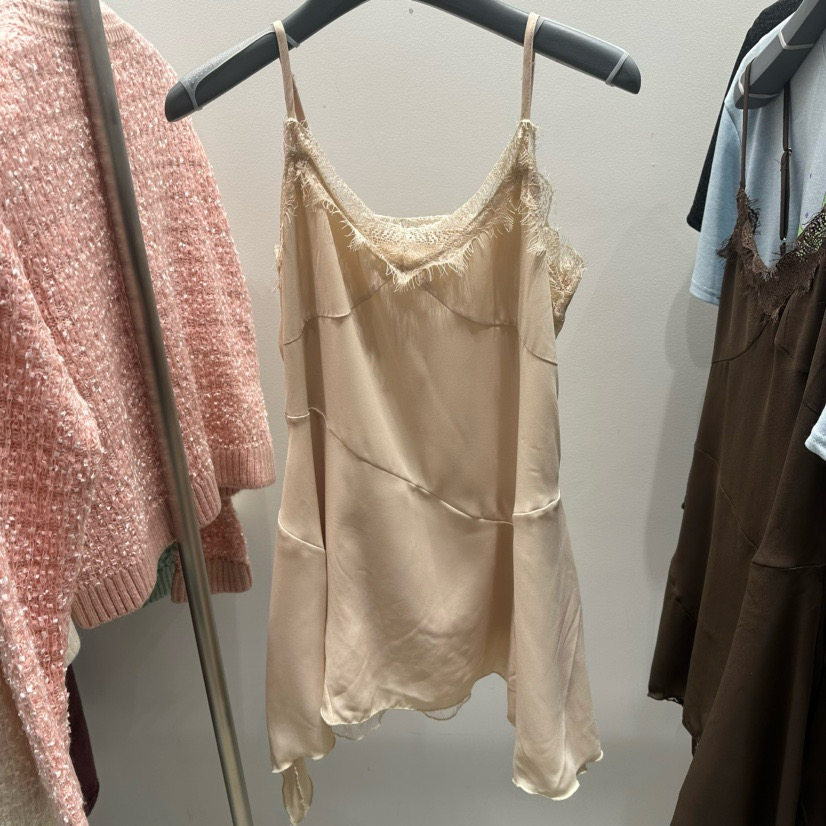 nuese Amy韩代 26fw 东大门 睫毛蕾丝拼接 吊带连衣裙 洋气百搭