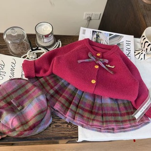 显白天花板！2026新款女宝宝新年毛衣开衫外套格子半身裙套装