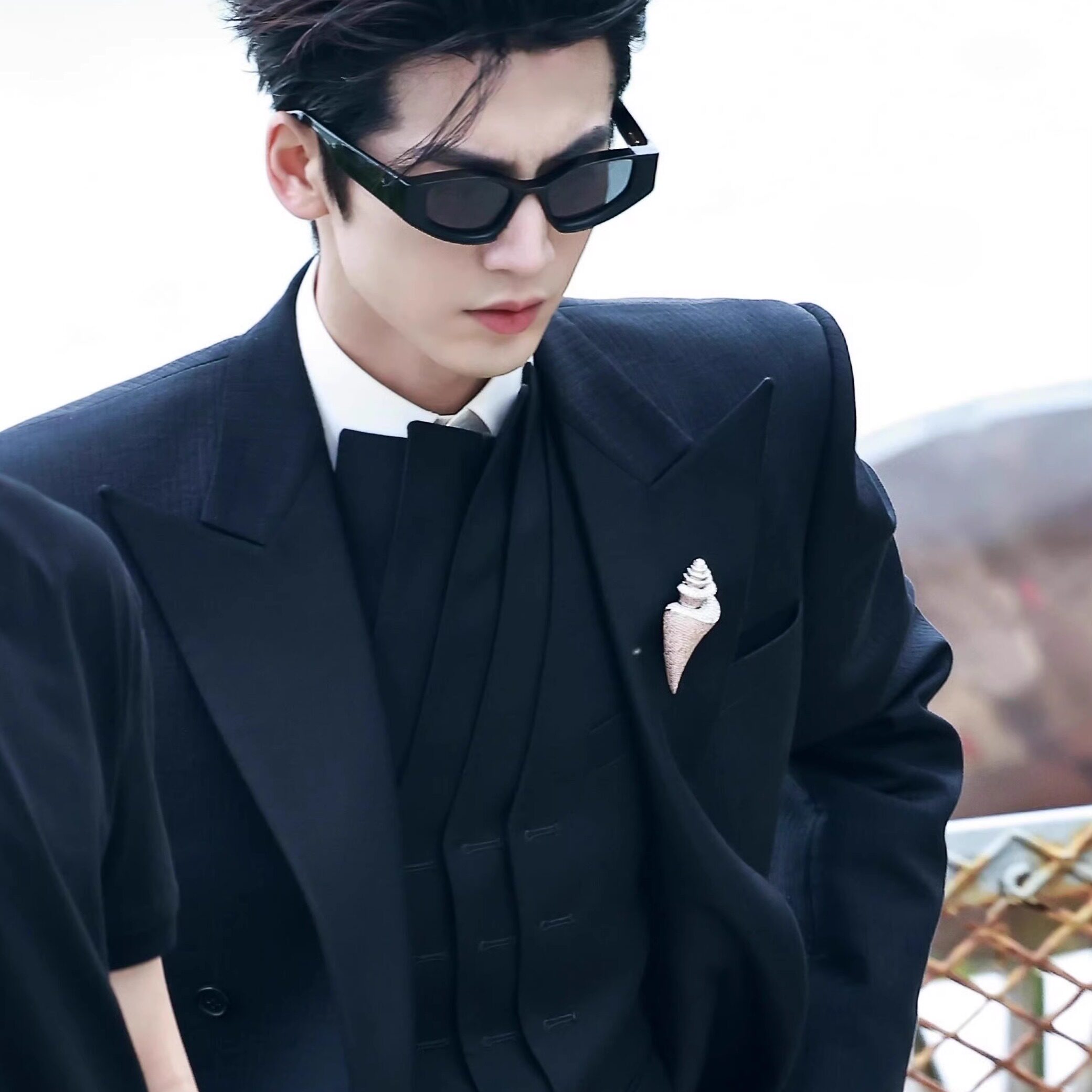 张凌赫明星同款黑色精致西服套装