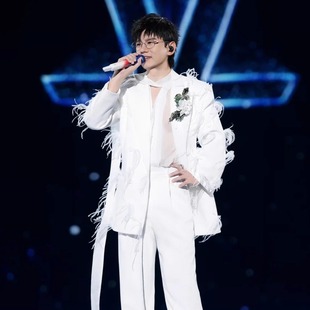 张杰明星同款白色手工羽毛西服套装男轻奢高级感时尚演出舞台西服