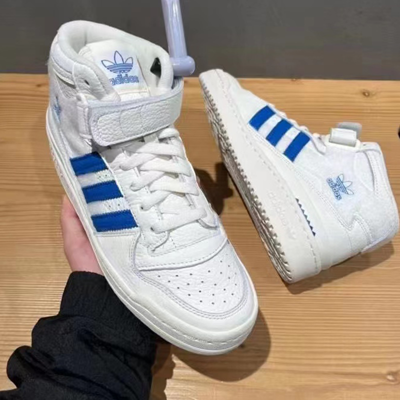 板鞋adidas三叶草系带