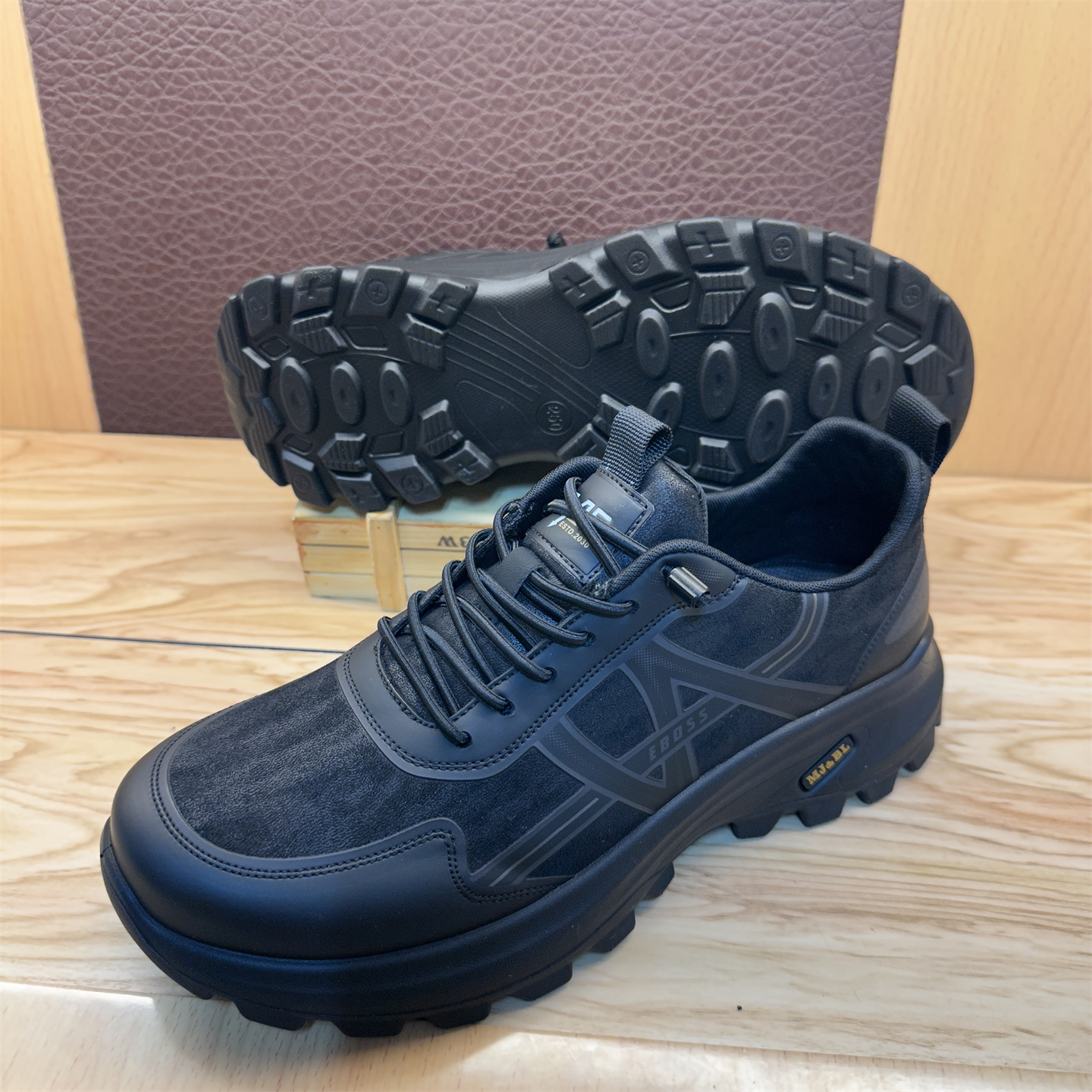 巨舒适厚底防臭户外徒步跑步鞋