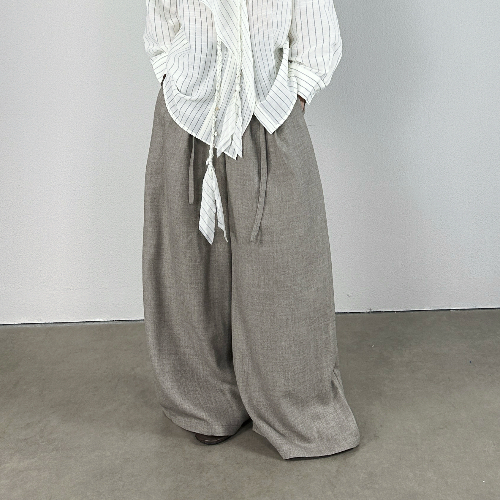 尢系UXI 2025秋冬韩系简约磨毛毛呢休闲阔腿裤(配腰绳)