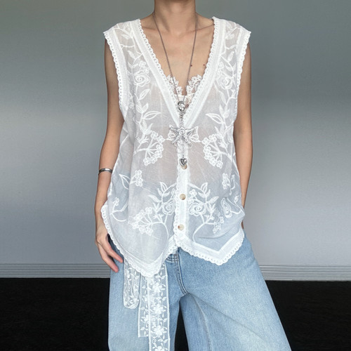 尢系UXI staycation风白色蕾丝钩花刺绣宽松显瘦叠穿搭配背心马甲