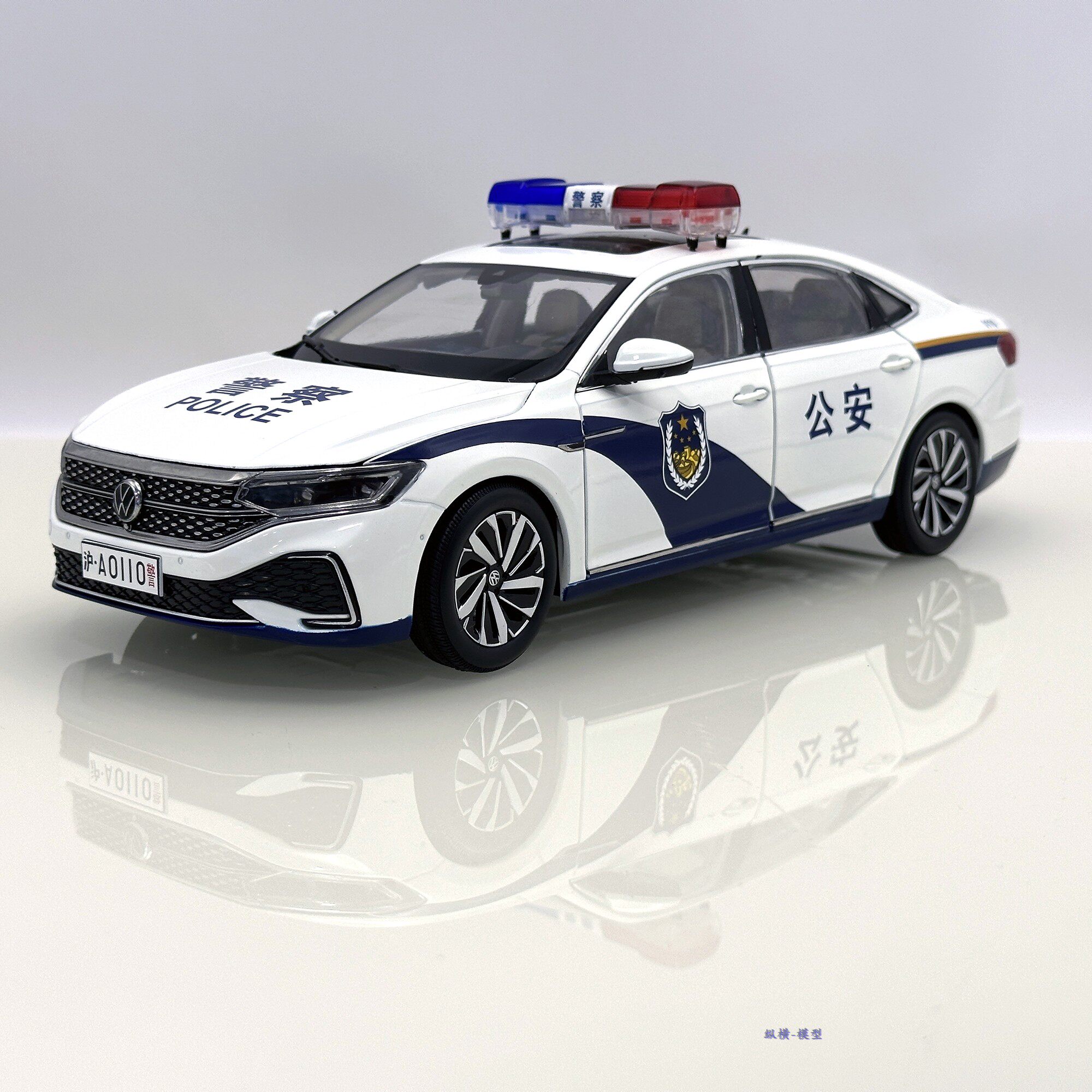 原厂1:18 上汽大众 新帕萨特 new passat 公安警车合金汽车模型