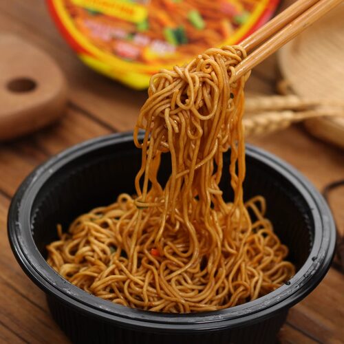 NISSIN铁板牛肉风味碗装泡面宵夜