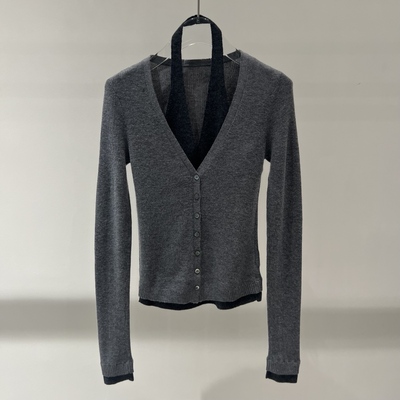 店艾诺丝春修身假两件V领针织衫