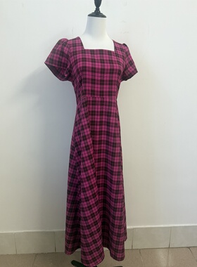 2025夏末清货第一波 70两件玫红格复古方领修腰连衣裙