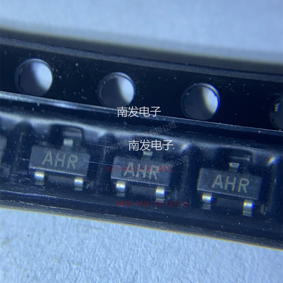 2SB1197KT146R 丝印/代码AHR PNP三极管32V 800mA 封装SC-59-3