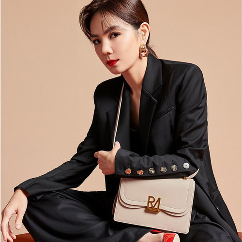Robinmay X Ella 代言  Elly斜背包M 6色