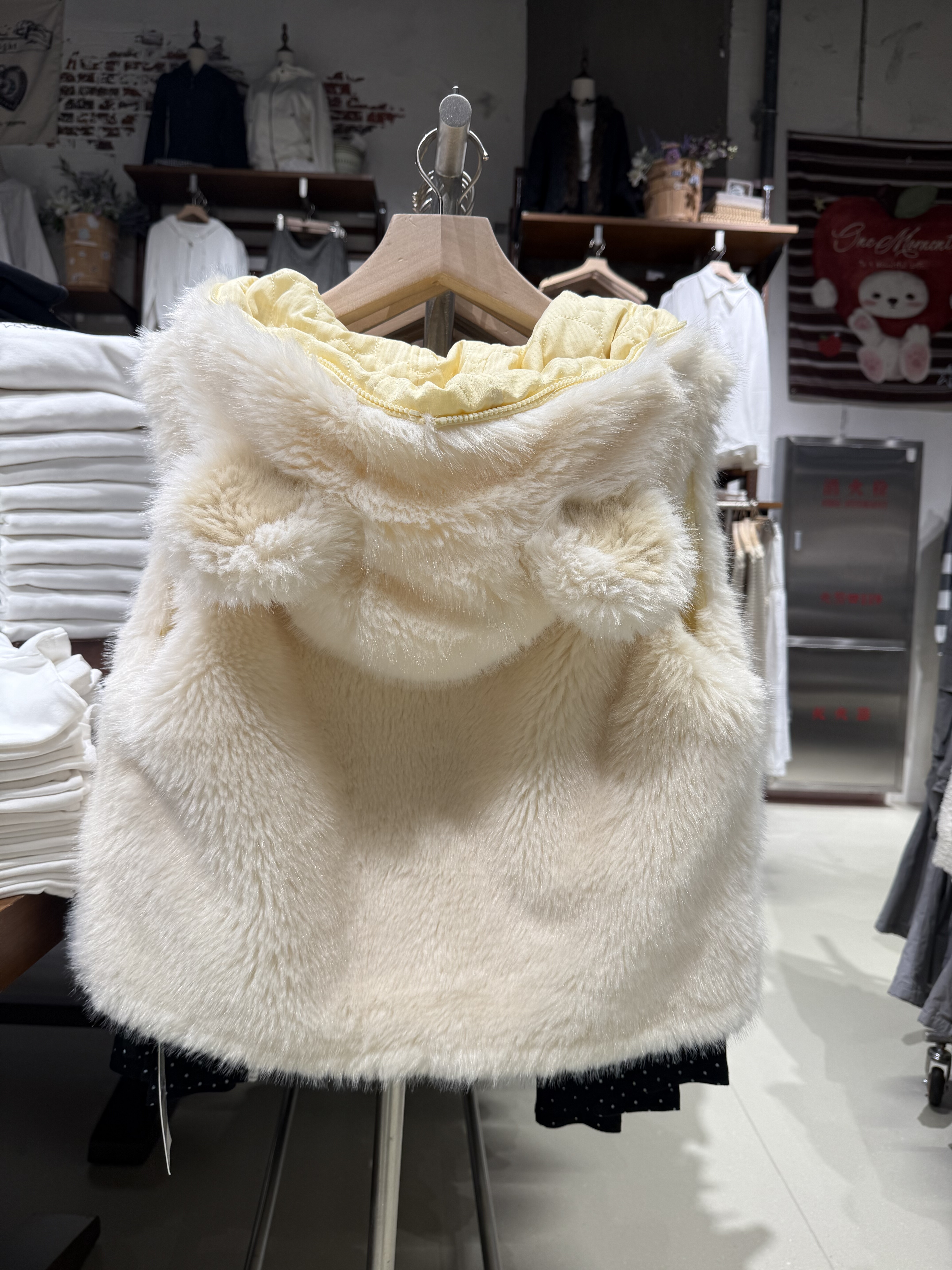 OM one moment国内正品代购连帽毛毛马甲不支持退换