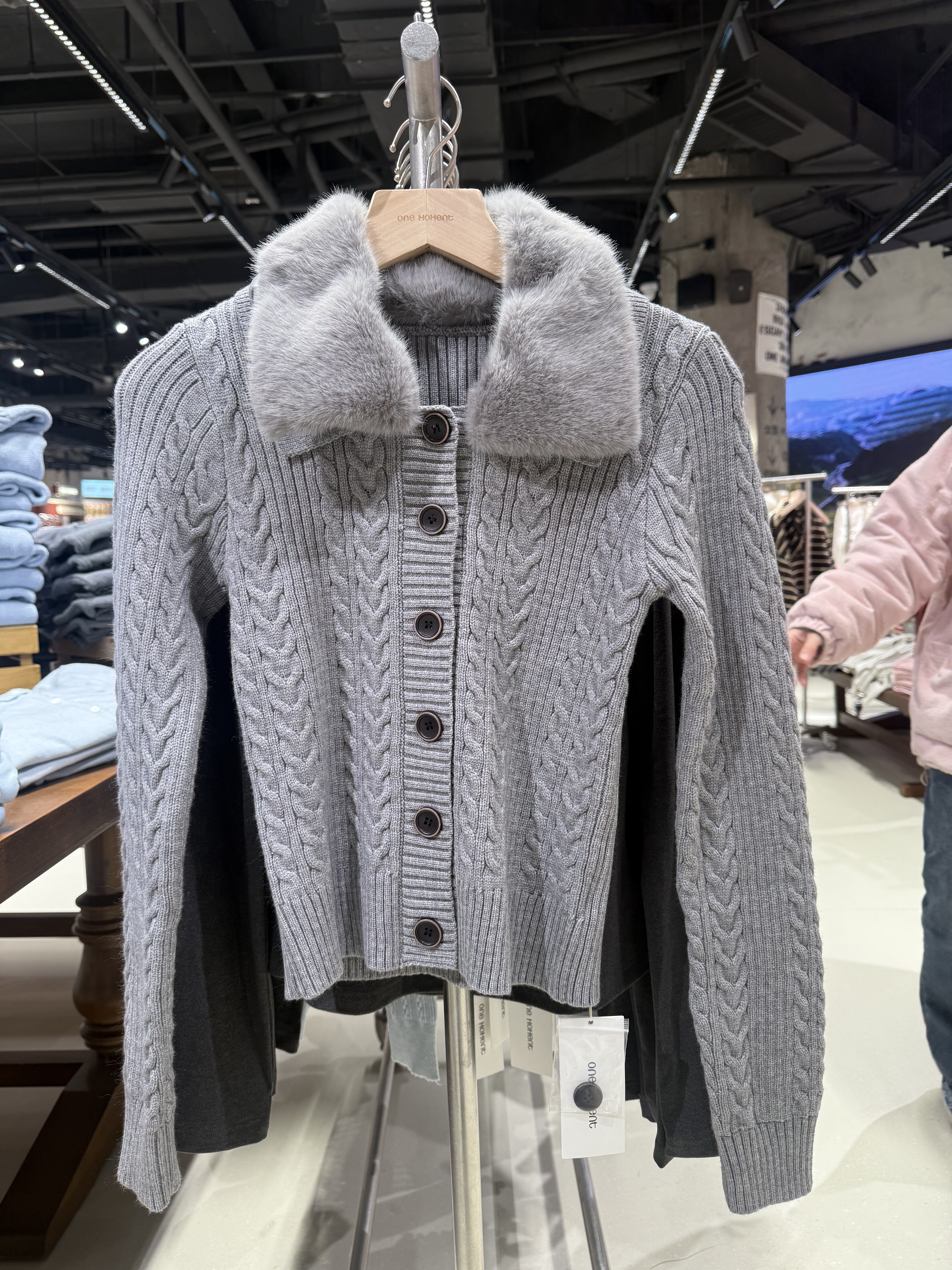 OM one moment国内正品代购毛领针织衫不支持退换