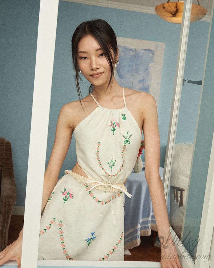 挂脖棉麻显瘦露腰露背度假连衣裙