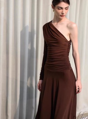 【泰国代购】设计师品牌 Quince 法式斜肩优雅气质长裙连衣裙