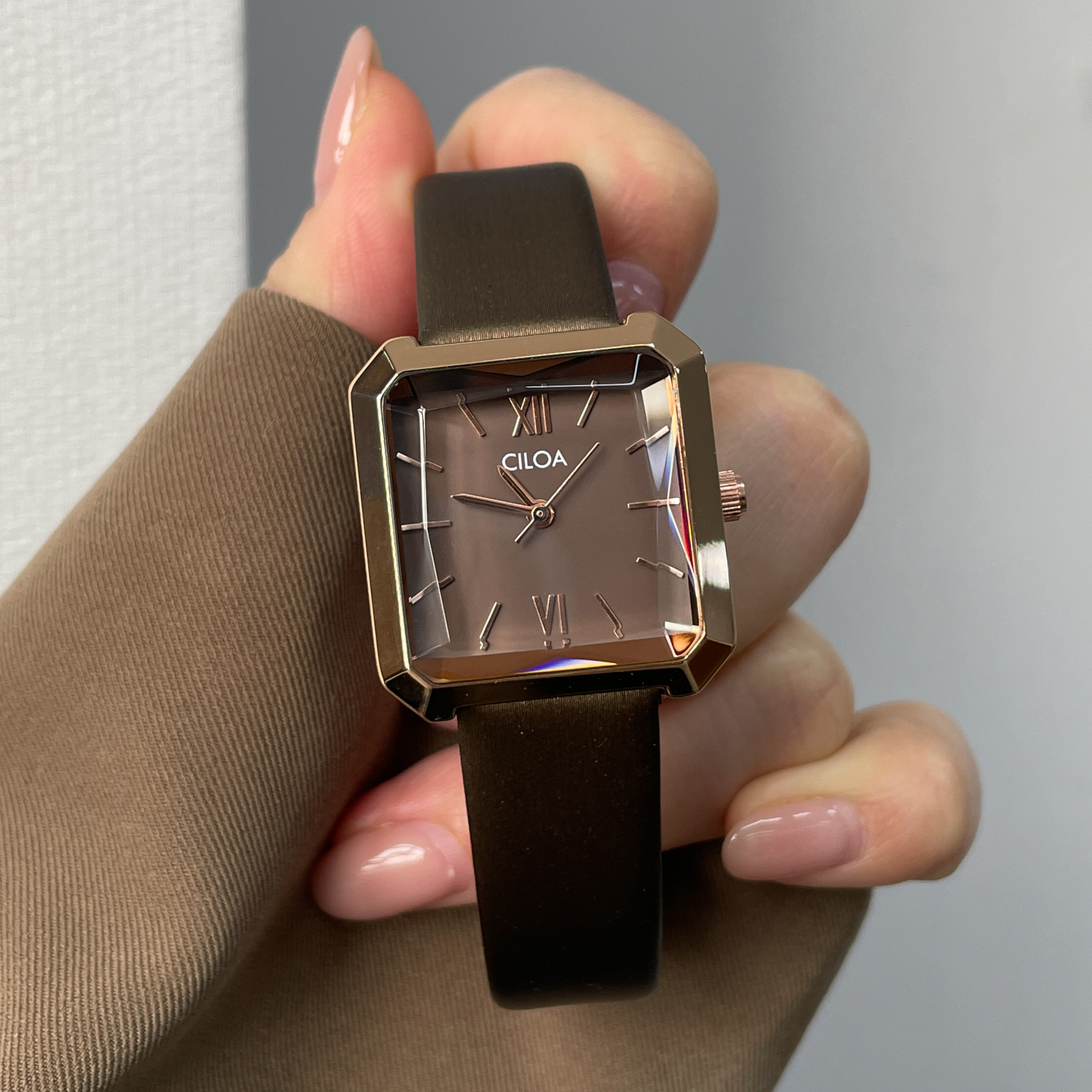 小众艺术女士女款手表女2025新款高颜值气质女生职场品牌腕表潮流