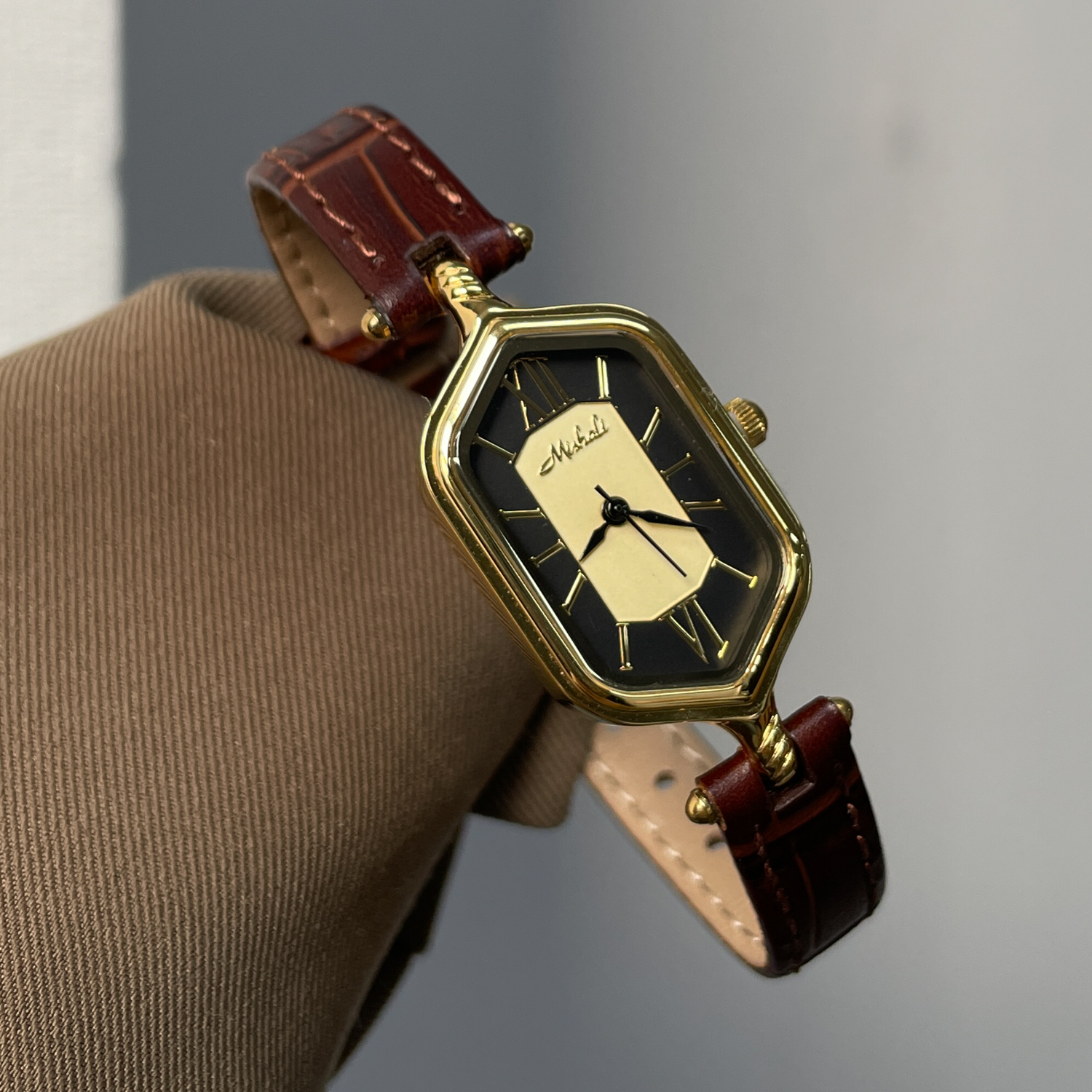 小巧精致酒桶型手表女高颜值女式女款2025新款女生女表艺术腕表潮