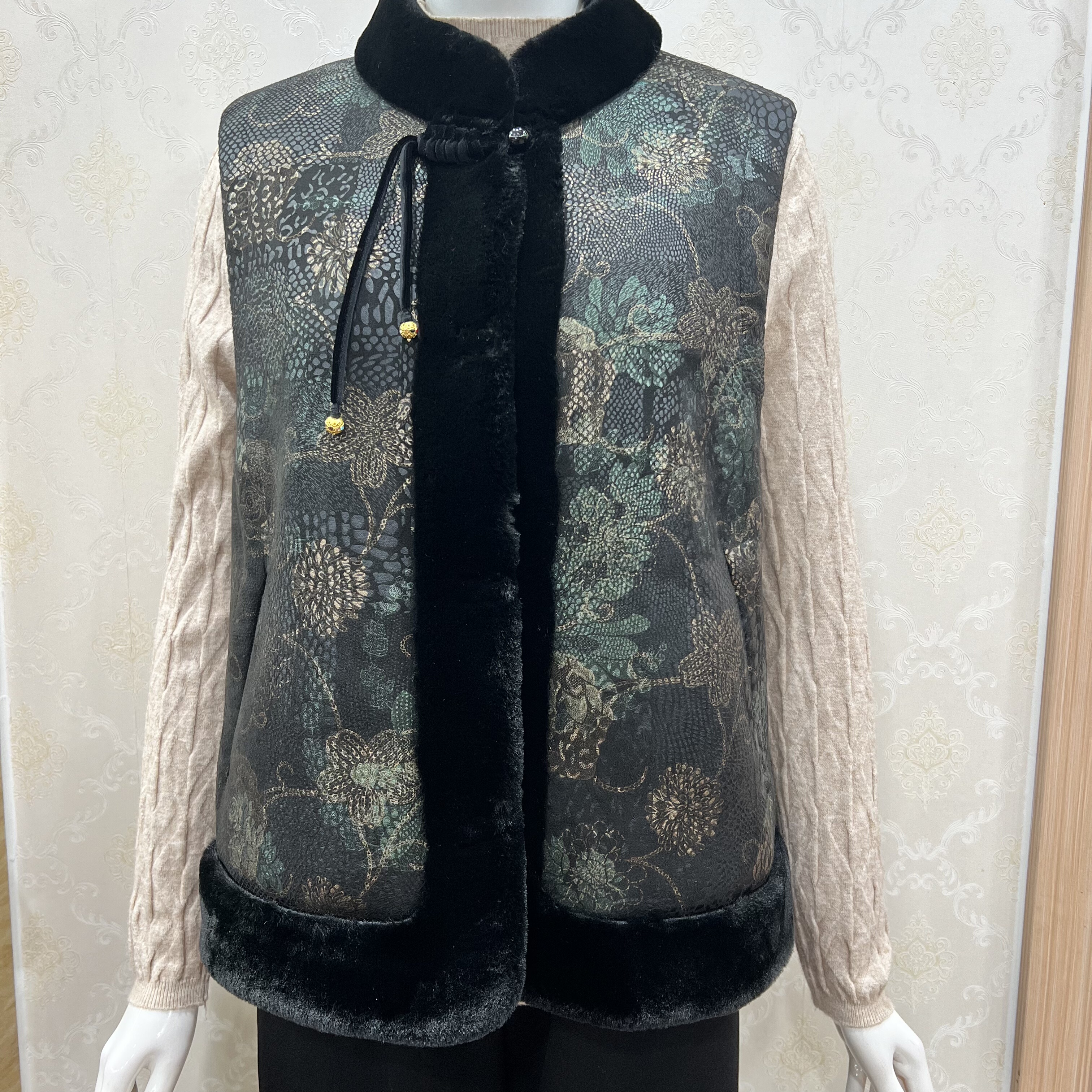 晟利达25103皮毛一体马甲中年女装妈妈装毛毛领老人坎肩国风外套