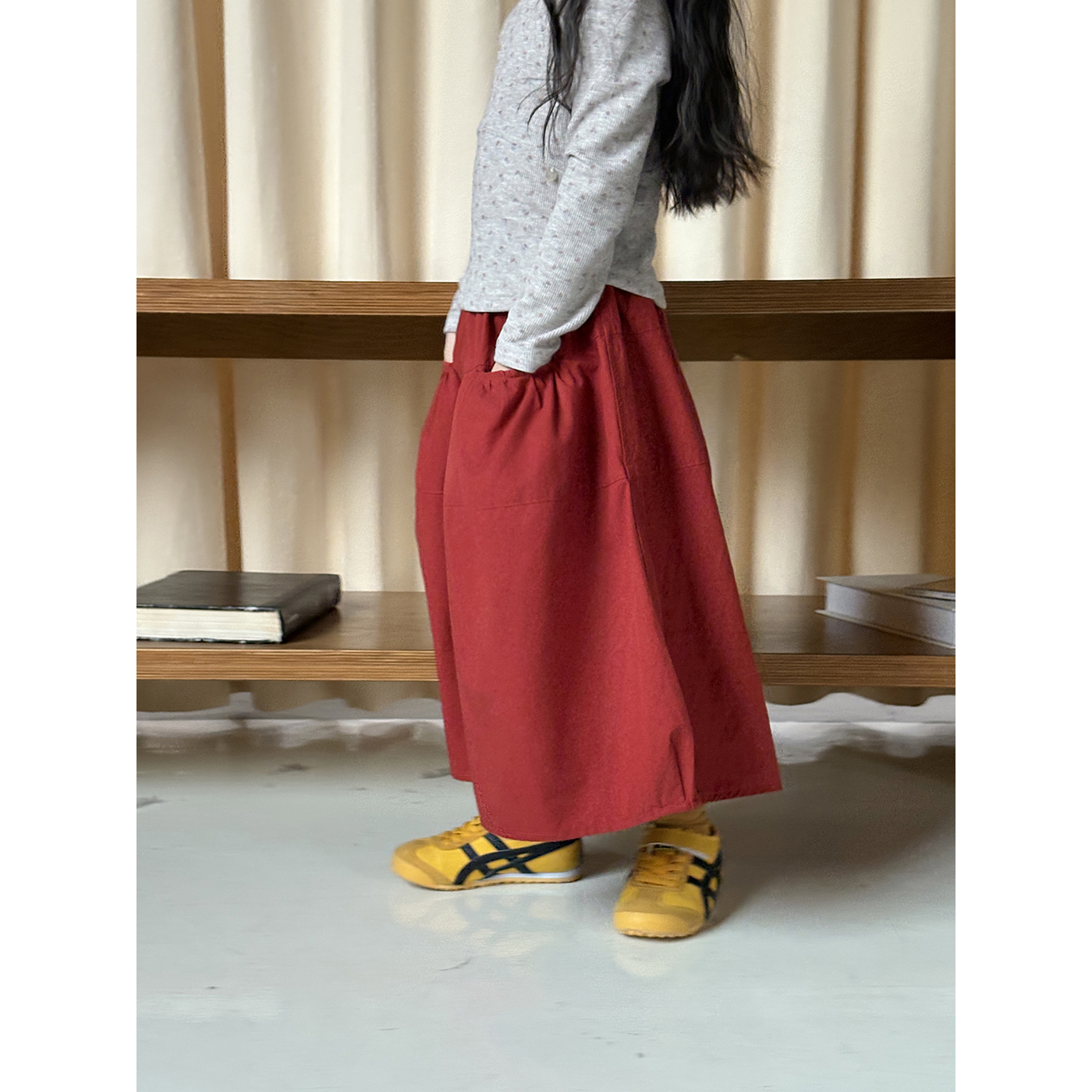 2025韩版设计感女童宽松休闲红色灯笼裤女宝宝秋季红色松紧腰长裤