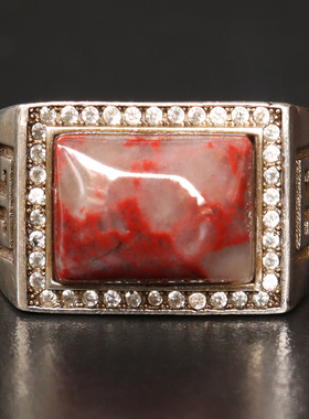 鸡血玉贵妃料白底红仿古精雕戒指