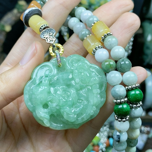 天然翡翠满绿花牌一套