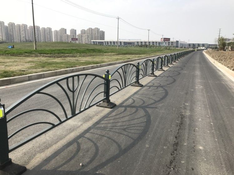 户外金属马路铁艺护栏小区厂区图片