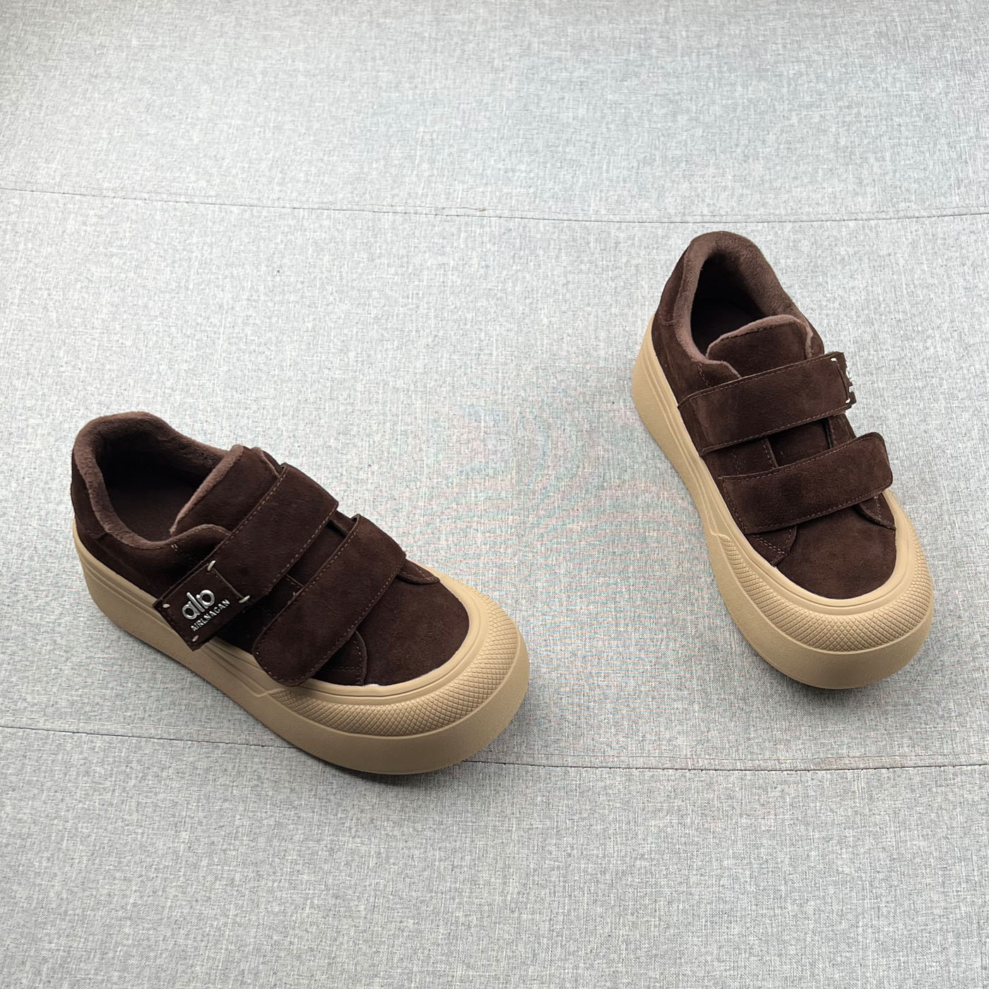 真皮魔术贴加绒厚底勃肯鞋休闲单鞋女2025年冬款松糕底增高豆豆鞋