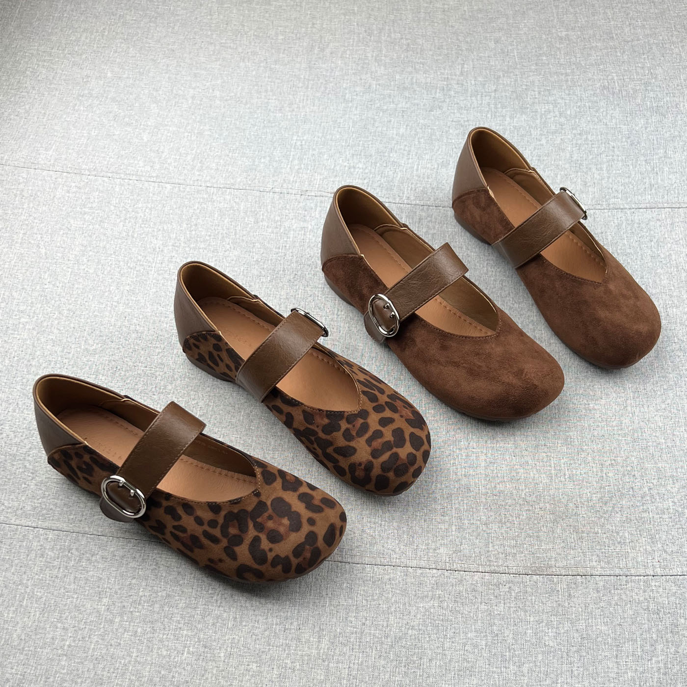 羊猄绒扣带圆头平跟玛丽珍鞋豹纹