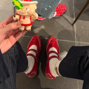内外全真皮红色镂空运动风玛丽珍单鞋女双带平底芭蕾舞阿甘德训鞋
