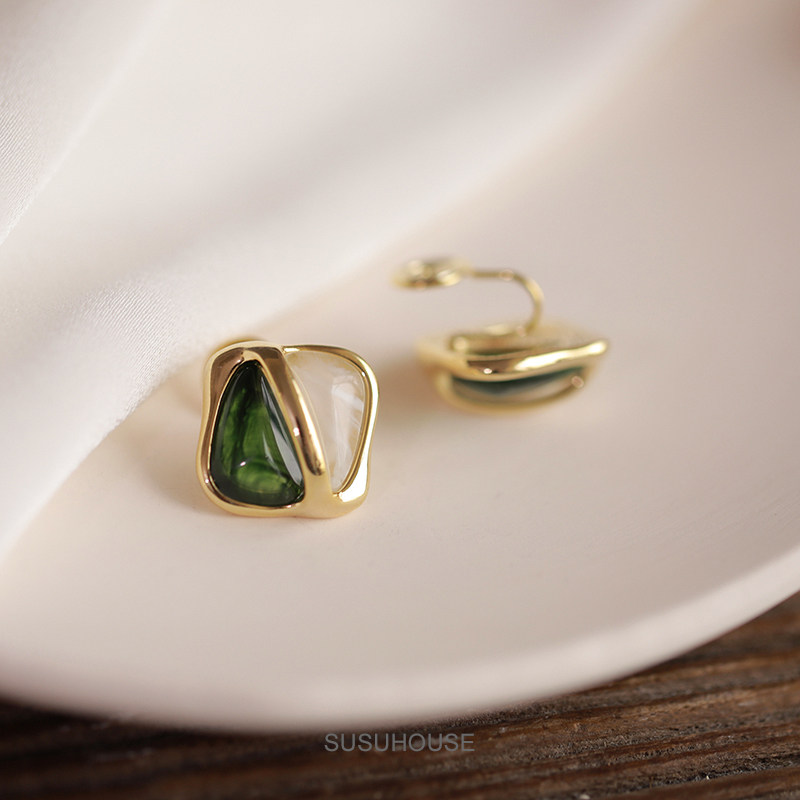 韩国高级感绿色耳夹无耳洞女士蚊香盘耳饰夹耳式耳环方形耳钉新款