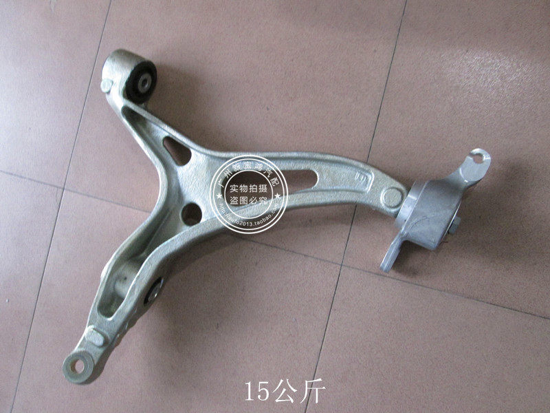适用奔驰R级W251三角肢臂R280 R300 R320 R350下摆臂悬挂胶套R400