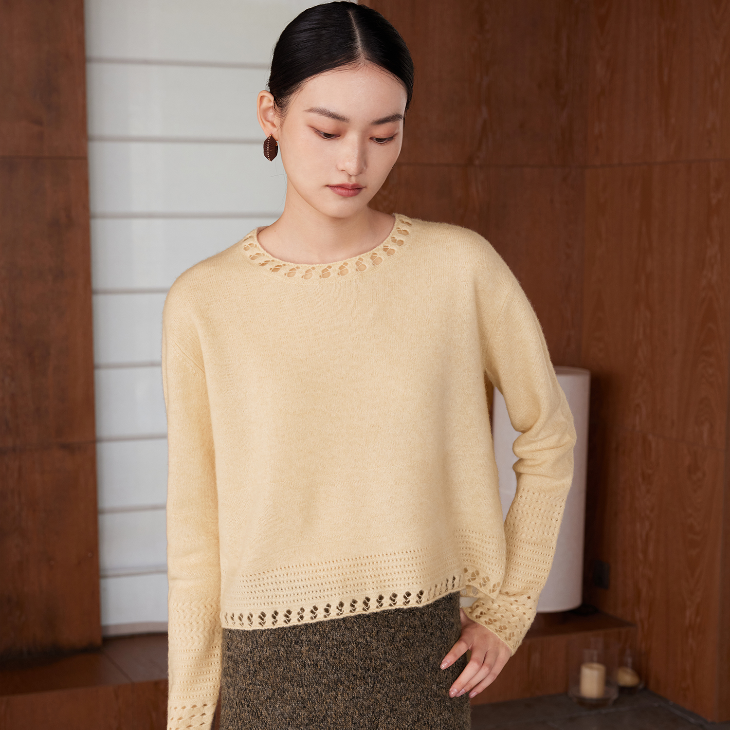 纯羊绒镂空圆领针织衫