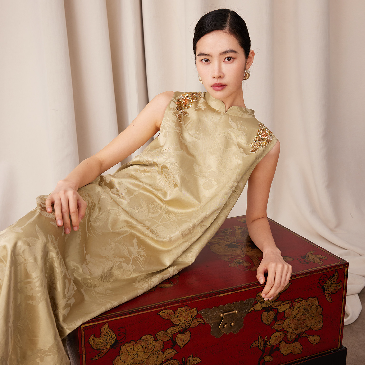 如意连云【晨柠】新年缎面提花珠片绣花苞连衣裙女新中式婚礼晨袍