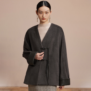 国风拼接皮袖 V领毛呢外套女复古新中式 口短大衣 秋冬新款 如意连云