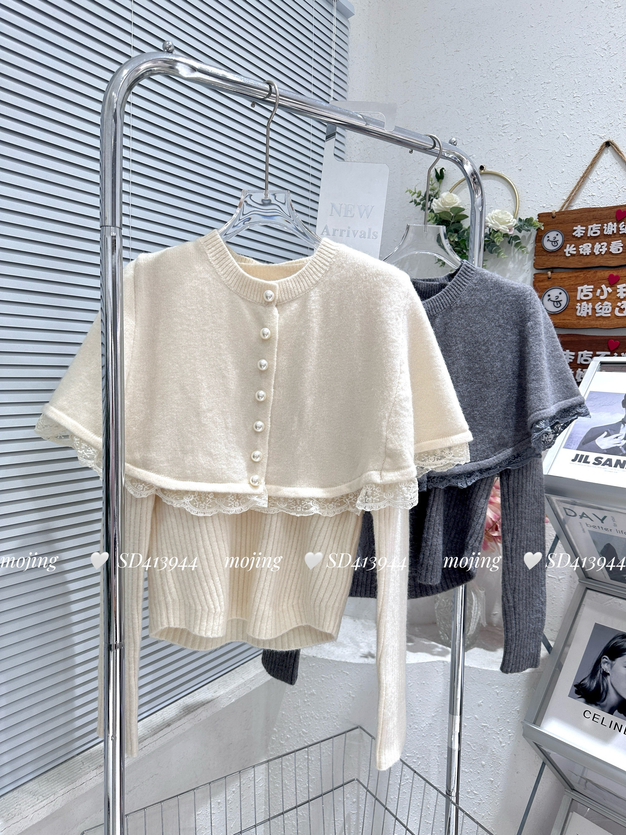 2024精品女装冬韩系千金斗篷披肩珍珠扣长袖针织衫两件套套装女