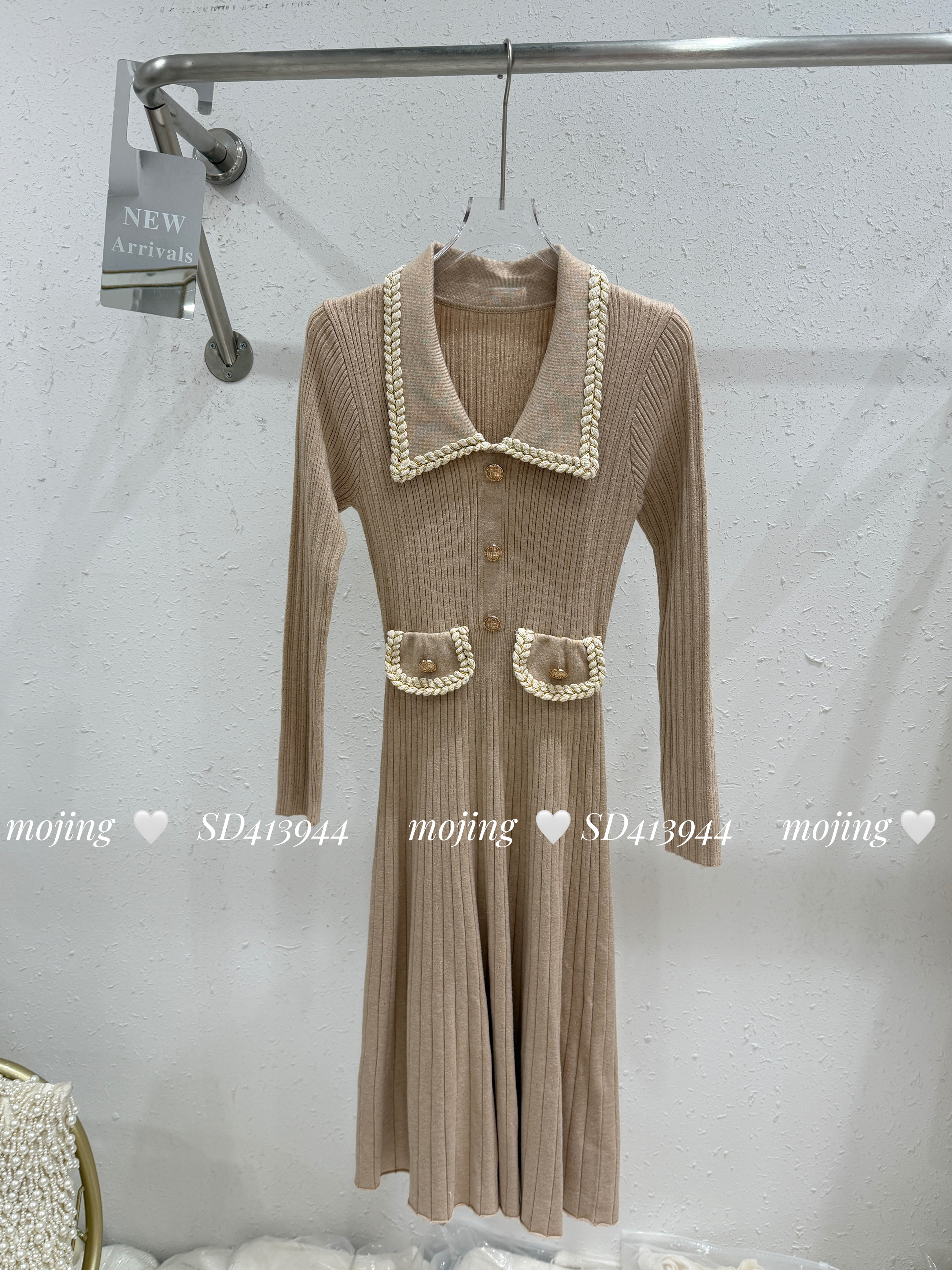 2025精品女装冬法式气质长袖针织连衣裙复古翻领中长裙显瘦内百搭