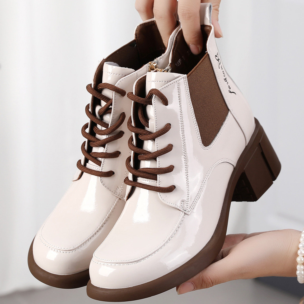 夏发真皮女鞋粗跟马丁靴2025秋季新款英伦高跟短靴子时装机车单靴