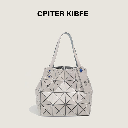 钻石小方盒新款几何菱格单肩包日本同款彩钉托特包三家磨砂钻石包