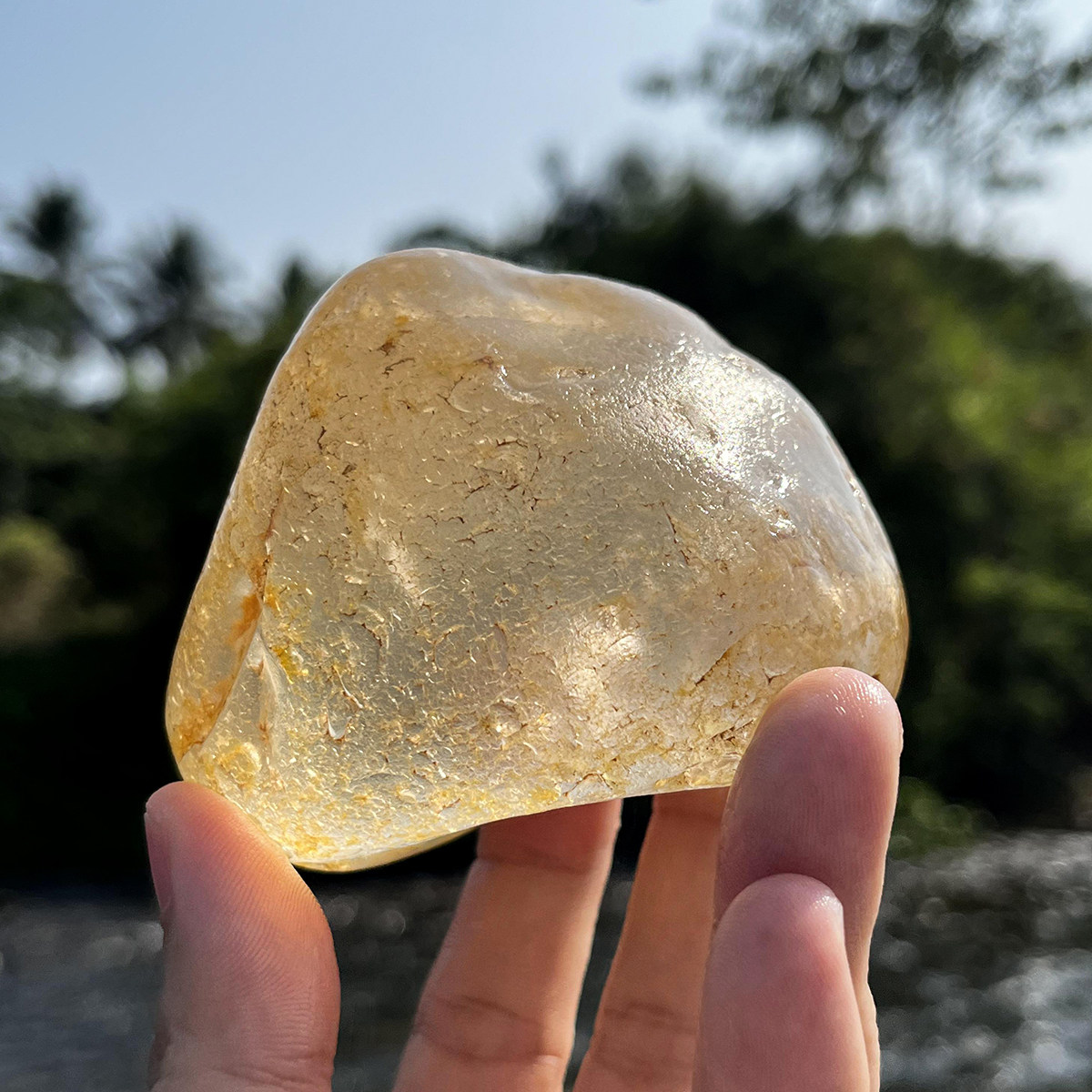 天然蛋形水晶河床水晶