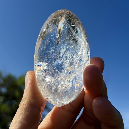 天然喜马拉雅彩虹水晶蛋尼泊尔水晶滚石符文水胆发晶冥想手握摆件