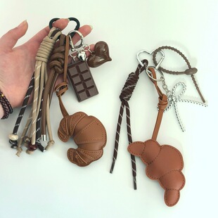 法式牛角挂件钥匙扣汽车钥匙PU挂件可爱通皮质挂绳包包吊饰挂饰