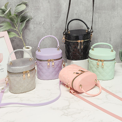 单肩斜挎时尚休闲百搭手提果冻包