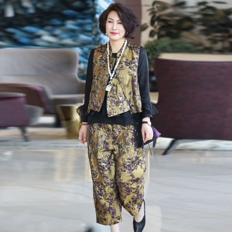 阔太太提花马甲洋气妈妈三件套装