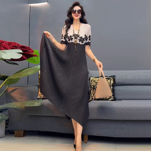 中年妈妈宽松三宅褶皱连衣裙夏季短袖新款加肥加大洋气百褶长裙子